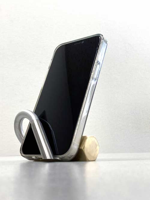 a smartphone stand of the commemorate