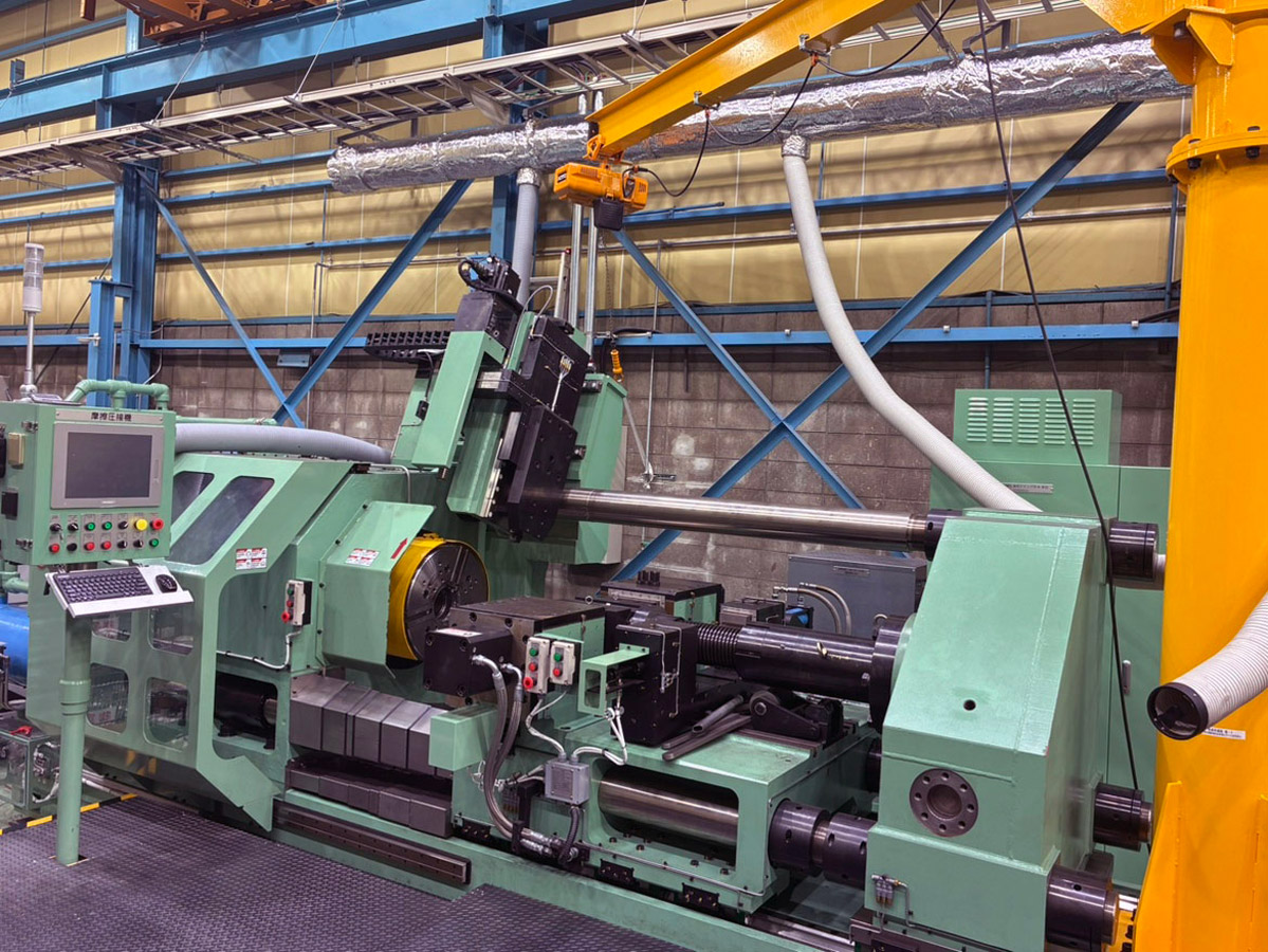 精密工業株式会社接合事業部に導入された自動摩擦圧接機250SF（UJIN TECH株式会社　製）